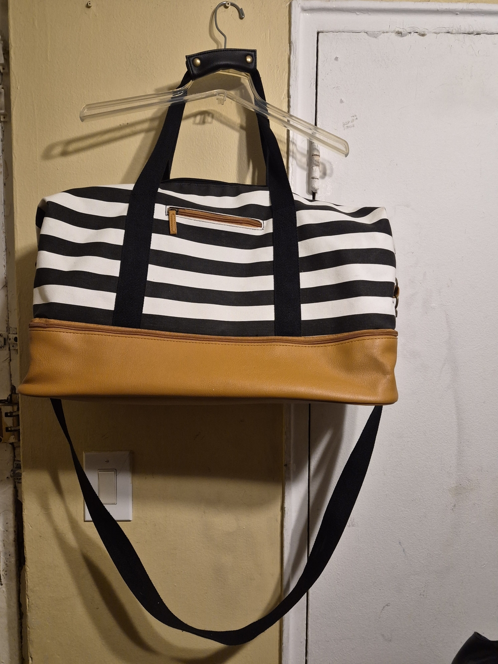 DSW Black White Brown Women' Weekender Canvas Duffle Bag .